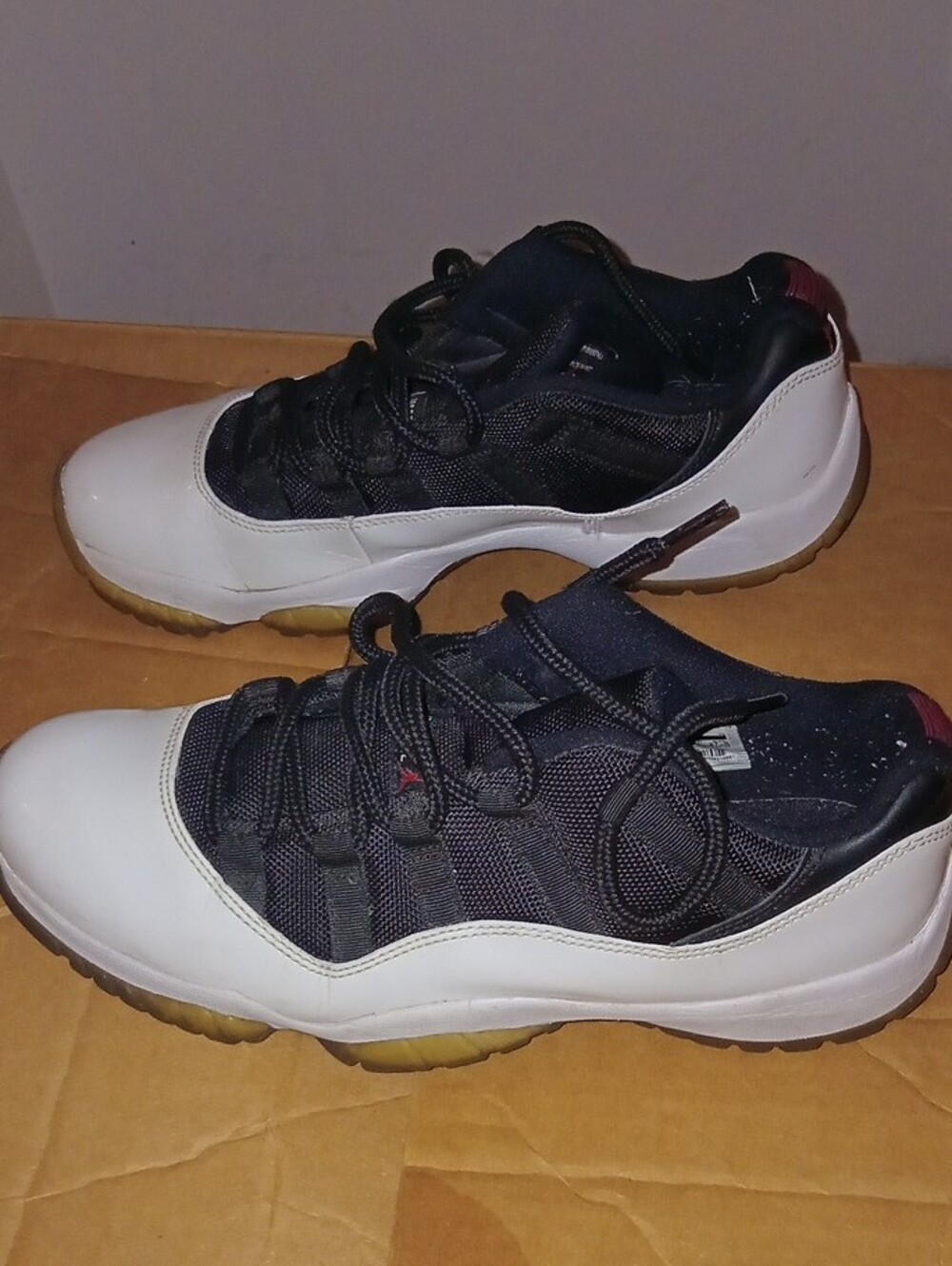 Men's Air Jordan 11 Retro Low "Tuxedo - Picture 5 of 7